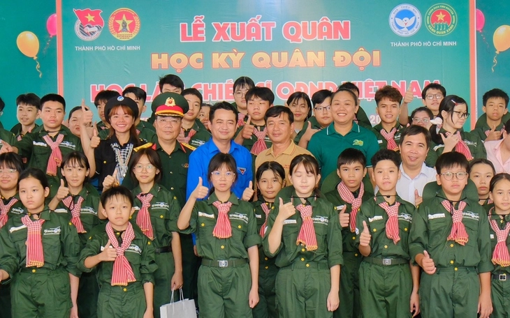 Hơn 100 bạn nhỏ trải nghiệm 'Một ngày làm chiến sĩ phòng cháy chữa cháy' - Ảnh 7.