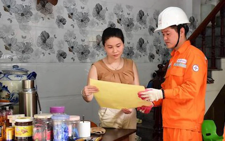 Nhiều hộ giật mình vì tiền điện tăng mạnh, công ty điện lực lên tiếng giải thích - Ảnh 2.