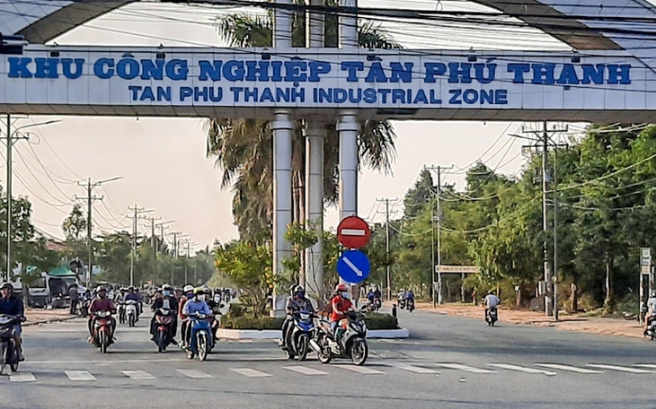 Thu mua mủ cao su với tổng danh thu phát sinh 200 tỉ đồng nhưng trốn thuế, người phụ nữ bị bắt giam   - Ảnh 3.