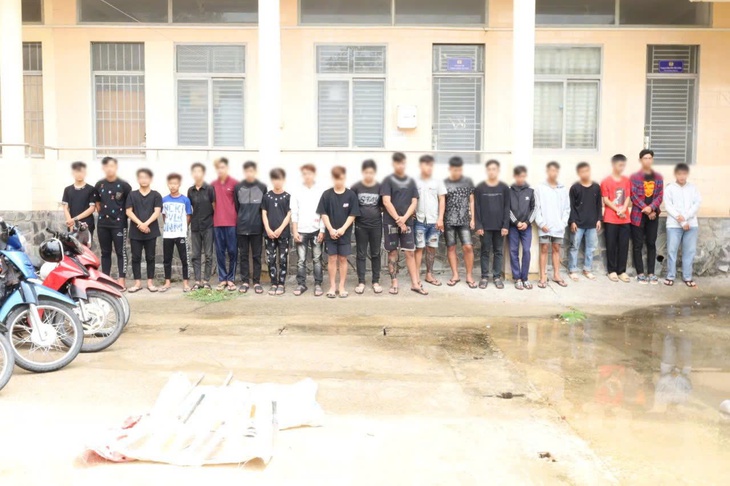 Công an triệu tập hơn 20 thanh thiếu niên tụ tập gây rối - Ảnh 1.