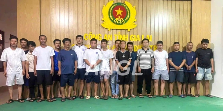 Phá đường dây cá độ 100 tỉ đồng mùa World Cup, bắt 16 nghi phạm - Ảnh 2.