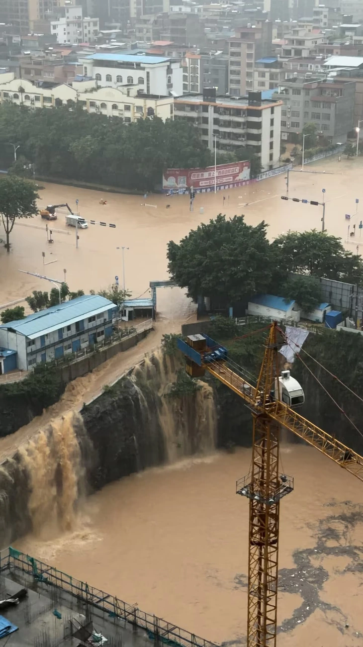 Bão Maysak gây lũ lớn tại Trung Quốc , thành phố Nam Ninh nâng mức báo động cao nhất - Ảnh 3.