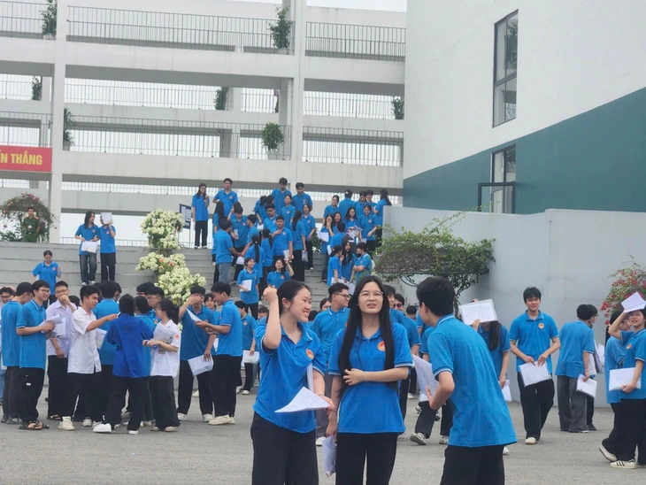 Công an tỉnh Tuyên Quang tiếp tục điều tra vụ "mưa điểm 10" môn toán ở Tuyên Quang - Ảnh 2.