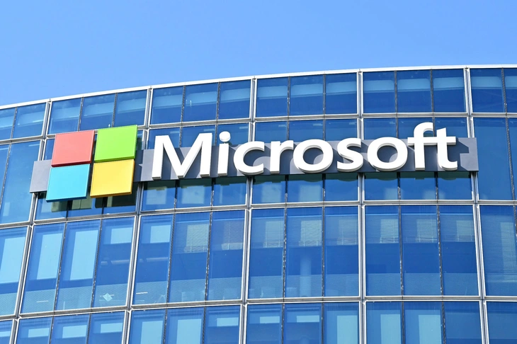 Microsoft cắt 4.800 việc làm, nối dài làn sóng sa thải vì AI - Ảnh 1.
