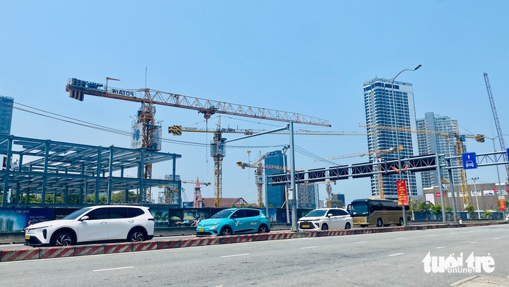 Thu nhà đất ở Đà Nẵng bùng nổ hơn 470 %, dự án Đà Nẵng Downtown và Làng Vân đóng góp chính - Ảnh 2.