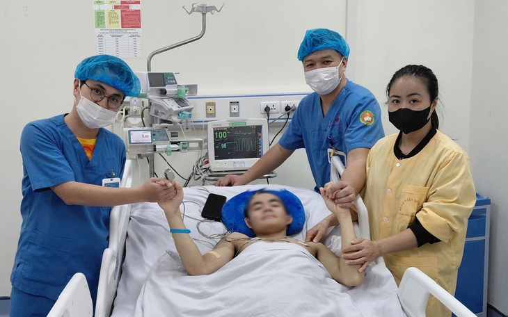 Câu chuyện truyền cảm hứng của chàng trai mất nửa người ở tuổi 17: 'Mẹ là động lực lớn nhất của con' - Ảnh 9.