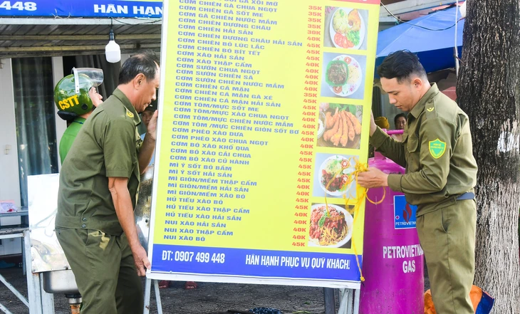 Hà Tiên lập lại trật tự đô thị, xử lý lấn chiếm đất đai, vỉa hè, mua bán tràn ra đường ra sao? - Ảnh 2.