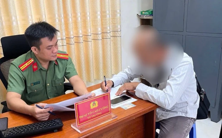 Tương tác với trang của các tổ chức phản động, hai người đàn ông bị công an mời làm việc - Ảnh 2.