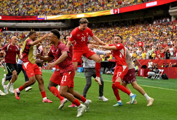 Đ&aacute;nh bại Colombia ở loạt s&uacute;t lu&acirc;n lưu 11m, Thụy Sĩ gặp Argentina ở tứ kết World Cup 2026 - Ảnh 1.