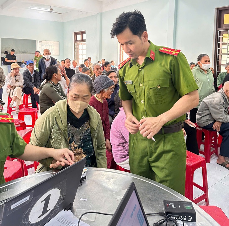 Công an Đà Nẵng thu nhận hàng ngàn mẫu ADN thân nhân liệt sĩ chưa xác định được danh tính - Ảnh 1.