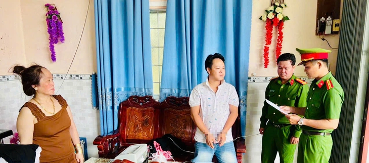 Bắt hai người tổ chức cá độ World Cup qua Zalo, phát hiện vợ ghi đề hơn 400 triệu đồng - Ảnh 1.