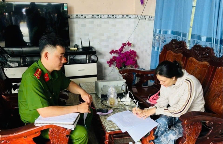 Bắt hai người tổ chức cá độ World Cup qua Zalo, phát hiện vợ ghi đề hơn 400 triệu đồng - Ảnh 3.