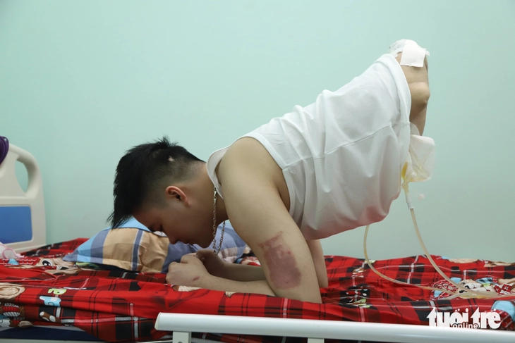 Câu chuyện truyền cảm hứng của chàng trai mất nửa người ở tuổi 17: 'Mẹ là động lực lớn nhất của con' - Ảnh 7.