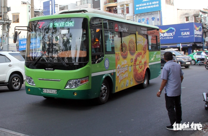 TP.HCM: Đề xuất quay lại quảng cáo trên thân xe buýt - Ảnh 1.