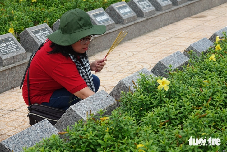 Hơn 80 văn nghệ sĩ TP.HCM tìm về ký ức chiến tranh biên giới Tây Nam - Ảnh 2.