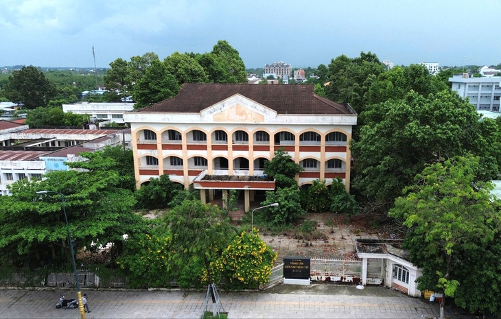 Tây Ninh còn 420 cơ sở nhà đất dôi dư, 155 cơ sở có vị trí lợi thế thương mại - Ảnh 1.