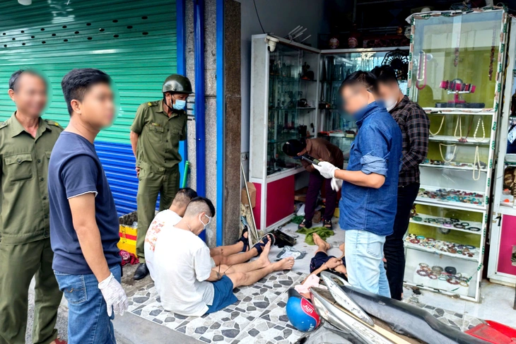 Quản lý địa bàn và người sau cai nghiện, công an phường khám phá nhiều vụ ma túy - Ảnh 2.
