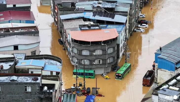 Lãnh đạo Việt Nam gửi điện thăm hỏi về thiên tai gây thiệt hại lớn ở Trung Quốc - Ảnh 1.