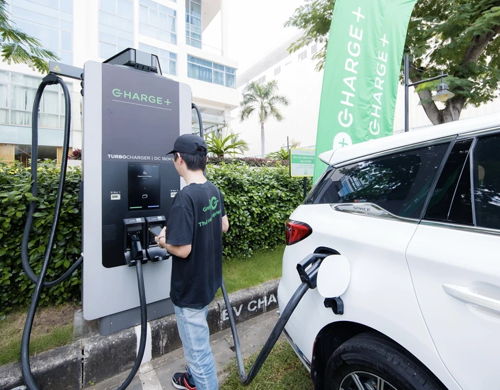 Grab đầu tư mở rộng hơn 6.000 cổng sạc xe điện - Ảnh 1.