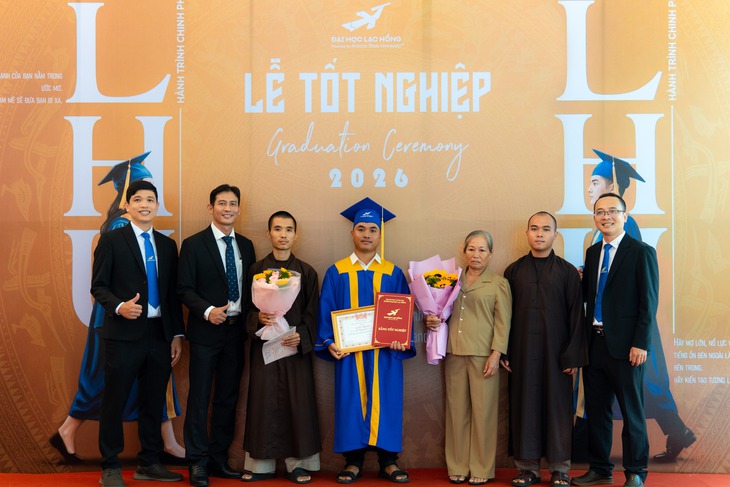 Từ cậu bé đi phụ hồ hè lớp 7 đến thủ khoa ngành xây dựng - Ảnh 2.