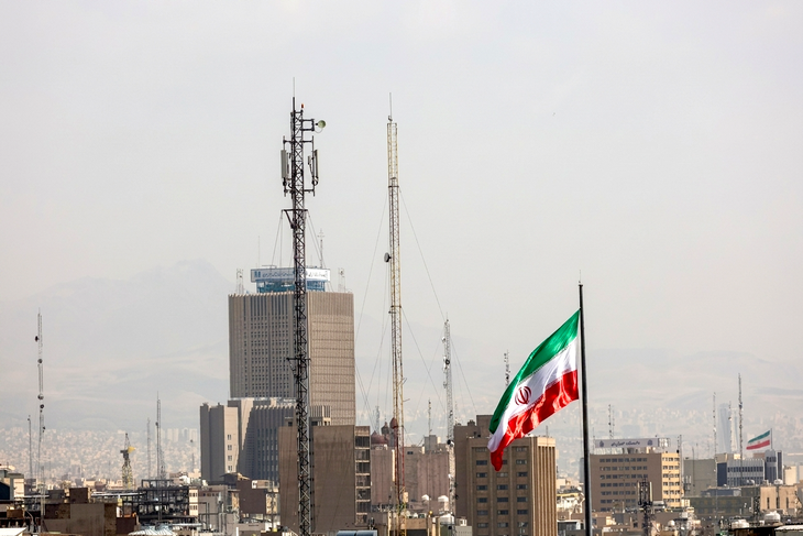 Iran tuyên bố tấn công 85 mục tiêu quân sự Mỹ ở Kuwait, Bahrain - Ảnh 2.