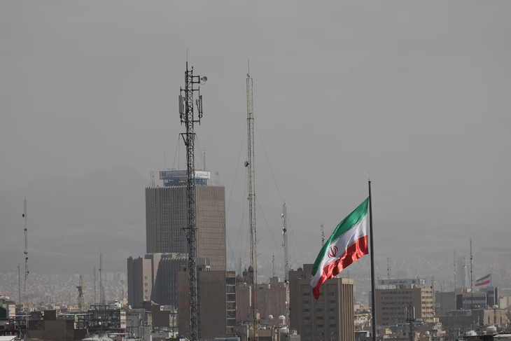 Iran tuyên bố tấn công 85 mục tiêu quân sự Mỹ ở Bahrain và Kuwait - Ảnh 1.