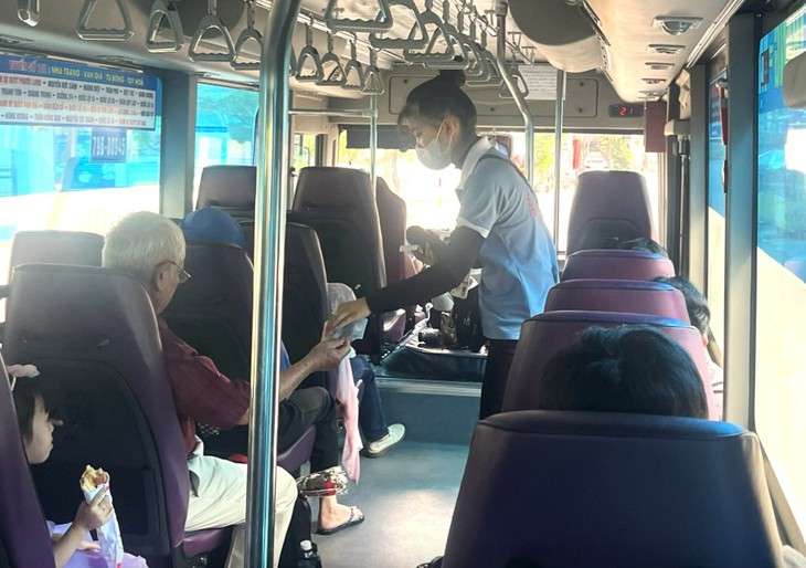 Trẻ em dưới 6 tuổi, thương bệnh, bệnh binh... được miễn phí vé tháng xe buýt ở Khánh Hòa - Ảnh 1.