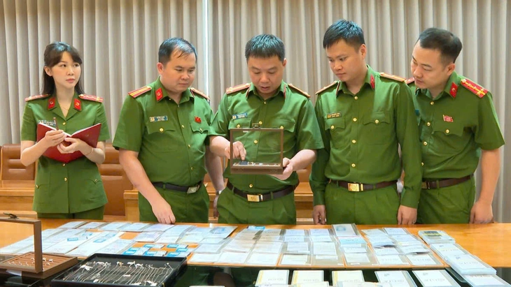 Thủ tướng khen Công an Thanh Hóa và Công an TP.HCM vụ triệt phá đường dây kim cương lậu - Ảnh 1.