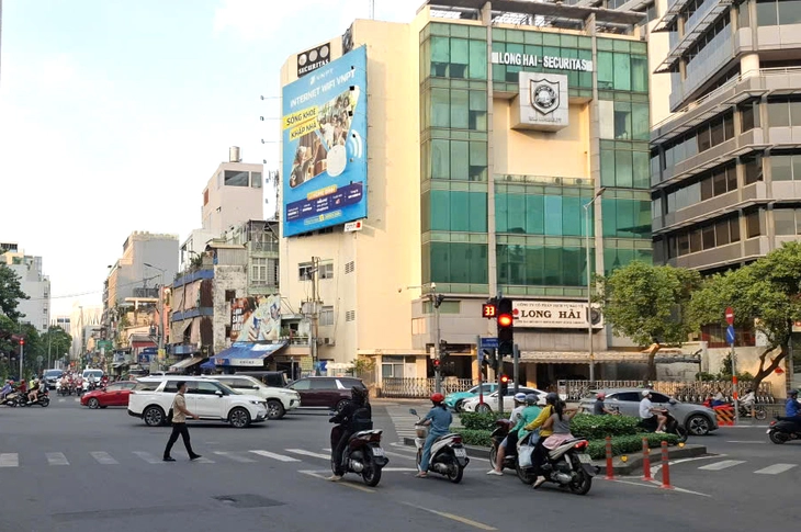 Thành phố “nằm ngang” viết tiếp câu chuyện nghĩa tình - Ảnh 2.