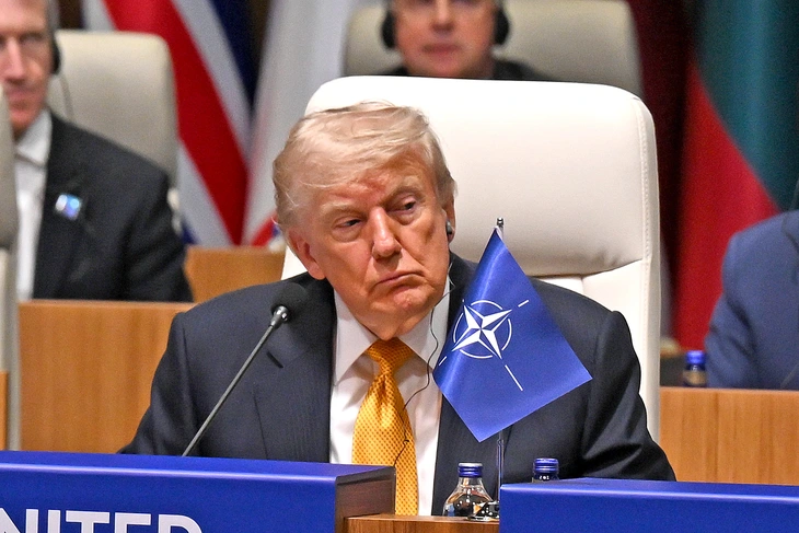 Ông Trump tuyên bố Mỹ sẽ ‘đánh mạnh vào Iran ngay đêm nay’ - Ảnh 2.