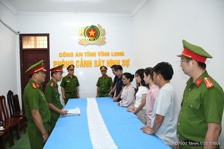 Triệt phá đường dây bán đồ gia dụng 'thổi giá', thu lợi hàng tỉ đồng - Ảnh 2.