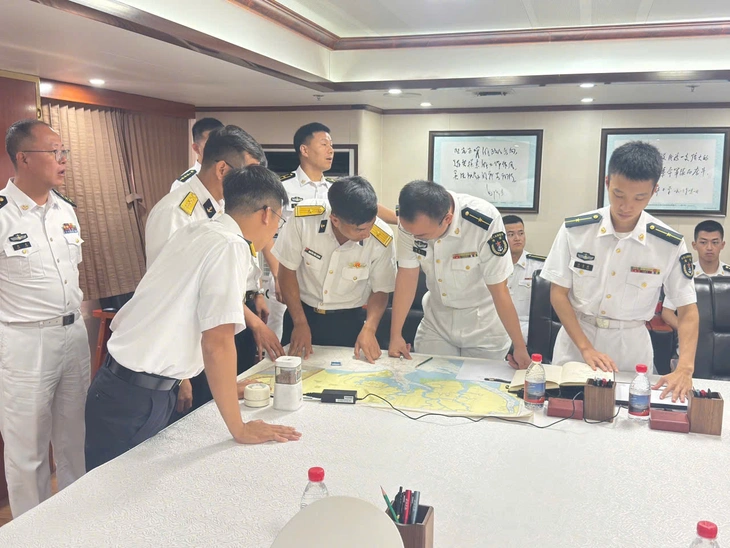 Luyện tập chung giữa tàu Hải quân Việt Nam với Biên đội tàu Hải quân Quân Giải phóng nhân dân Trung Quốc - Ảnh 11.