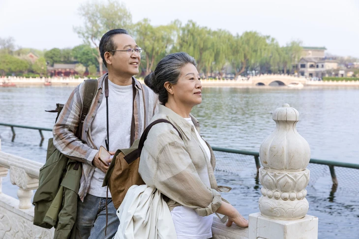 Trung Quốc: Các tỉnh thành chuyển từ 'giành' người trẻ sang thu hút người già - Ảnh 2.