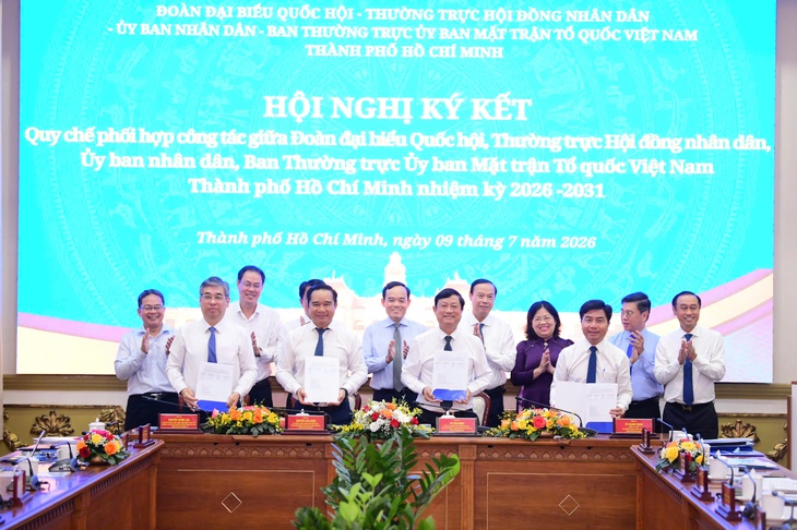 Đoàn ĐBQH, HĐND, UBND và MTTQ TP.HCM siết chặt cơ chế phối hợp, tăng phản biện chính sách  - Ảnh 1.