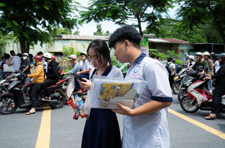 HUFLIT ra mắt công cụ AI giúp thí sinh khám phá thế mạnh bản thân - Ảnh 2.