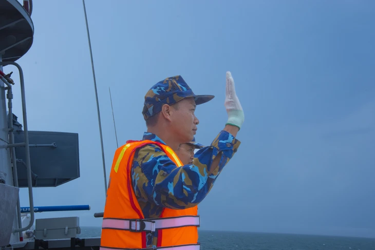 Luyện tập chung giữa tàu Hải quân Việt Nam với Biên đội tàu Hải quân Quân Giải phóng nhân dân Trung Quốc - Ảnh 6.