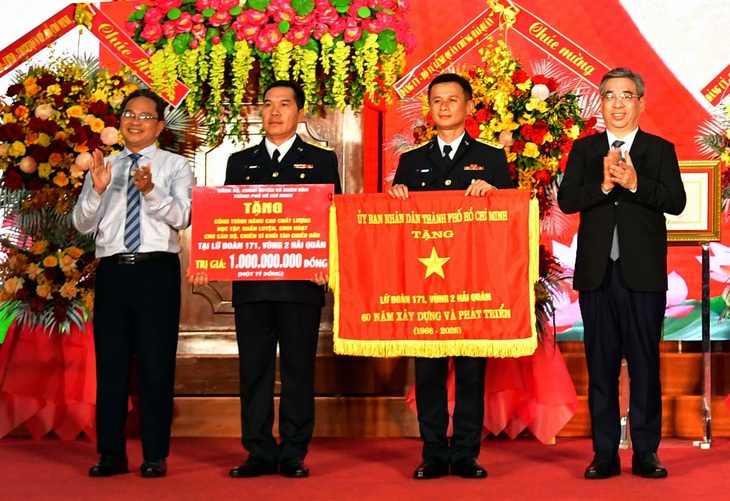 Lữ đoàn 171 đón nhận Huân chương Bảo vệ Tổ quốc hạng Nhất lần hai - Ảnh 2.