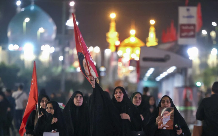 Máy bay chở linh cữu cố Lãnh tụ tối cao Iran Ali Khamenei, có tiêm kích hộ tống - Ảnh 2.
