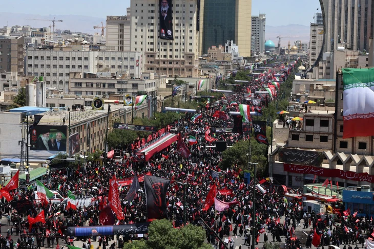 Máy bay chở linh cữu cố Lãnh tụ tối cao Iran Ali Khamenei, có tiêm kích hộ tống - Ảnh 1.