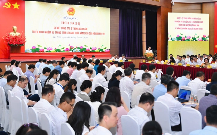 Sau tăng lương 8%, Bộ Nội vụ chuẩn bị phương án cải cách tiền lương mới cho cán bộ, công chức - Ảnh 2.