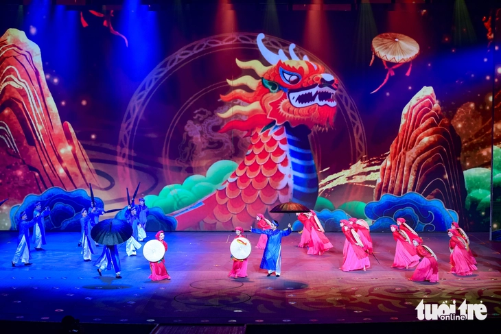Đất nước thiên hùng ca và sức mạnh của những mega show - Ảnh 3.