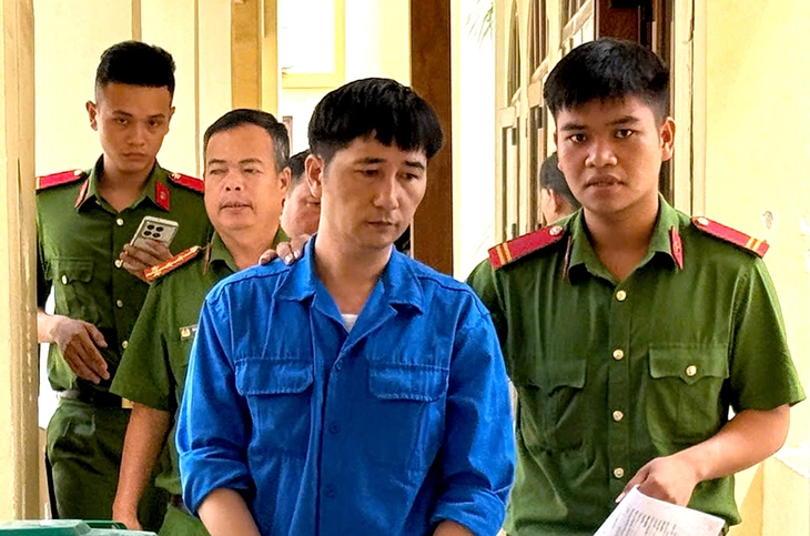Xét xử cựu nhân viên cảng vụ đường thủy nội địa dùng sổ đỏ giả vay tiền - Ảnh 2.