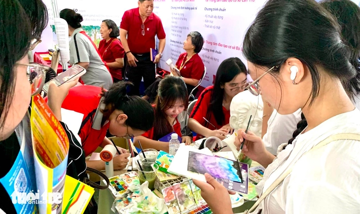 nhiều ngành từ 17 điểm, cao nhất 21 - Ảnh 1.