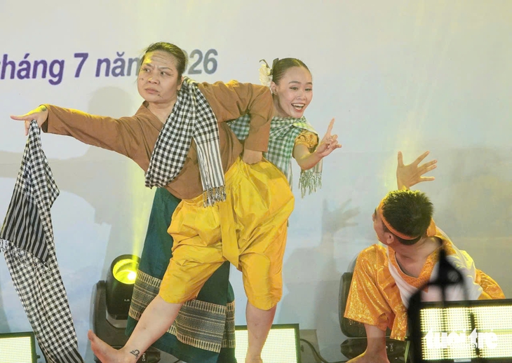 Trọng Nhân, Duyên Quỳnh, Jack Long chinh phục tình cảm khán giả Ba Chúc - Ảnh 2.