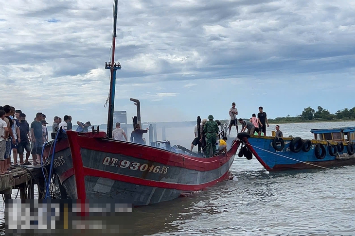 Cháy tàu cá tại Cửa Việt: Thiệt hại nặng nề và nỗ lực cứu hộ khẩn cấp - Ảnh 1.
