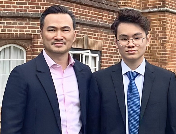 Con trai Chi Bảo làm thạc sĩ luật ở London, kiêm đầu bếp gia đình - Ảnh 1.