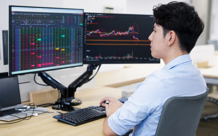 Lỡ mua cổ phiếu dính 'biến cố': Cắt lỗ ngay hay chờ cú hồi? - Ảnh 4.