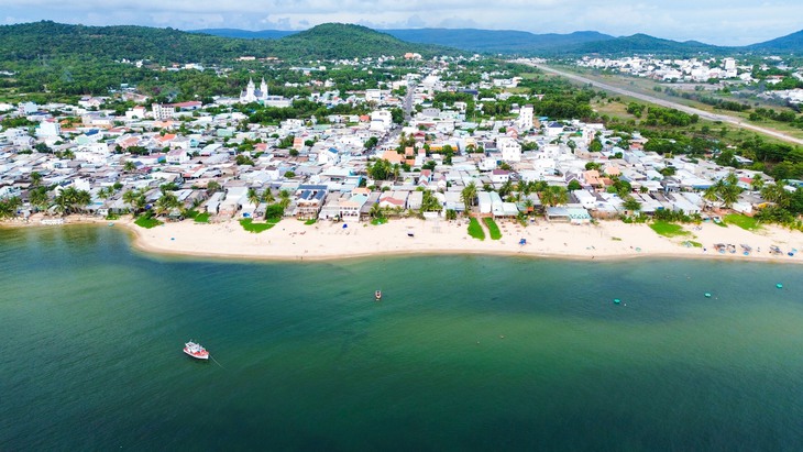 Đẩy nhanh bồi thường, hỗ trợ tái định cư làm dự án đường ven biển phía Tây đảo Phú Quốc - Ảnh 1.