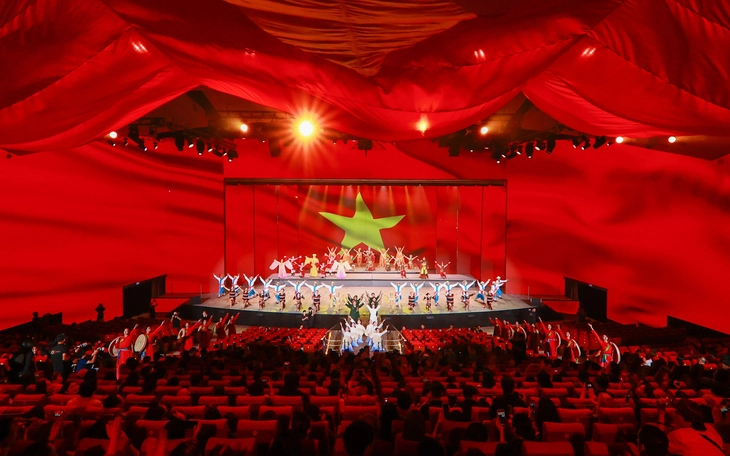 ‘Kỳ quan sân khấu’ Đất nước thiên hùng ca chính thức cập bến Vinpearl Theatre, xem không rời mắt, quá mãn nhãn - Ảnh 12.