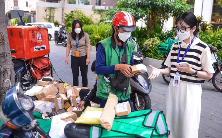 Viettel Post tăng phụ phí xăng dầu từ 29-7, mỗi đơn hàng phải trả thêm bao nhiêu? - Ảnh 3.
